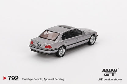 Mini GT BMW 750iL Aspen Silver Metallic E38 (Blister)