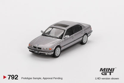 Mini GT BMW 750iL Aspen Silver Metallic E38 (Blister)